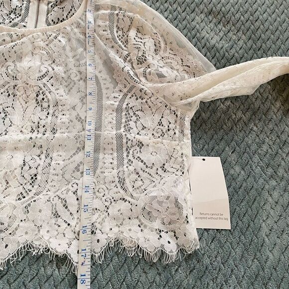 NWT lace top by Tobi belaro size large - Picture 8 of 9